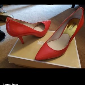 Michael kors size 8 mid pump watermelon color